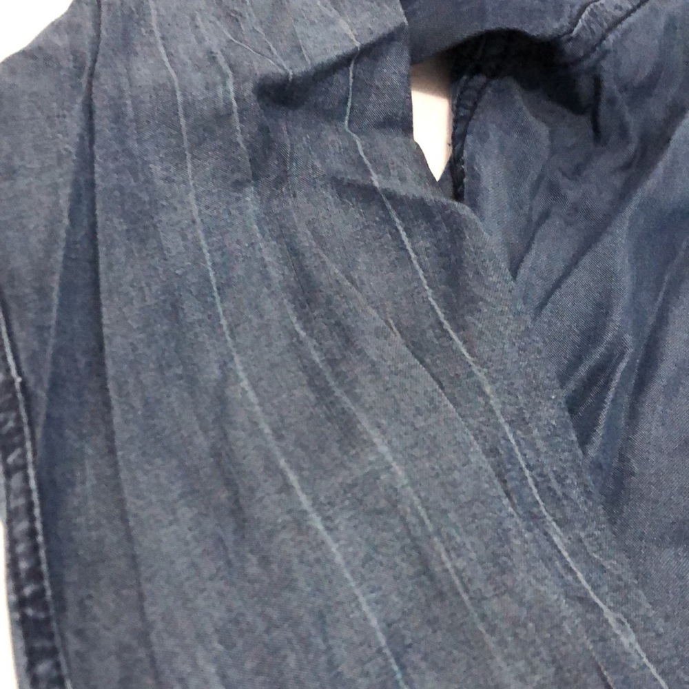 Young Hearts Run Free Women’s Chambray Button Down Shirt Size M - Picture 5 of 11